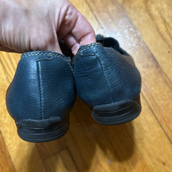 Bare Traps~Ladies Leather Slip-On Loafers~Size 7.5 Blue Pre-Owned - Picture 9 of 13